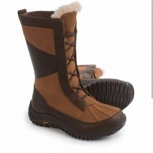NIB UGG Mixon Boots. Size 6